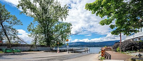 AQUA Corner Unit w Amazing View 614