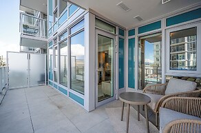AQUA Corner Unit w Amazing View 614