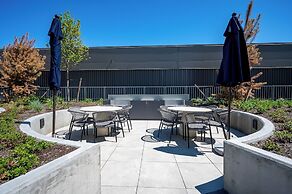 AQUA Corner Unit w Amazing View 614