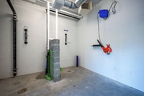 AQUA Corner Unit w Amazing View 614
