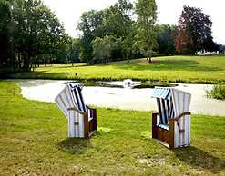 Chalet Near Schwerin With Golf & Castle Views