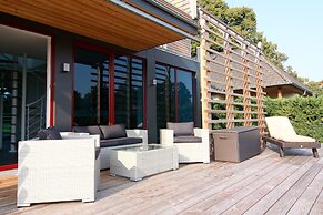 Chalet Near Schwerin With Golf & Castle Views