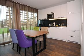 Chalet Near Schwerin With Golf & Castle Views
