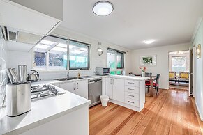 StayAU Newly Modern Comforts 3BRM Home Cranbourne