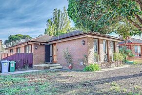 StayAU Newly Modern Comforts 3BRM Home Cranbourne
