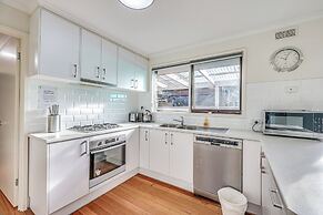StayAU Newly Modern Comforts 3BRM Home Cranbourne