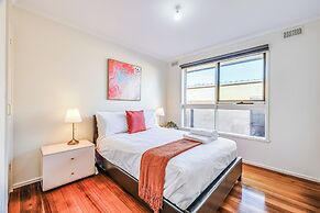 StayAU Newly Modern Comforts 3BRM Home Cranbourne