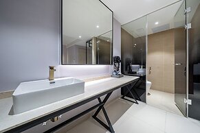 TheWall Hotel
