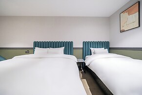 TheWall Hotel