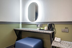TheWall Hotel