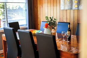 StayAU Private Two-Storey 6 Beds House Wendouree