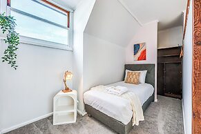StayAU Private Two-Storey 6 Beds House Wendouree