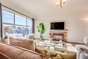 StayAU Private Two-Storey 6 Beds House Wendouree