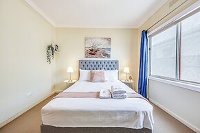 StayAU Private Two-Storey 6 Beds House Wendouree