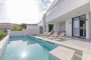 Bella Casa - Newly Built Designer Villa
