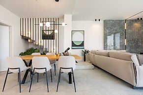 Bella Casa - Newly Built Designer Villa