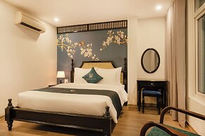Hanoi Bliss Boutique Lo Ren