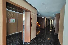 Famous Maple Hotel