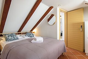 Kaleta House by DuHomes