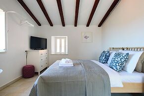 Kaleta House by DuHomes
