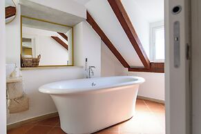 Kaleta House by DuHomes