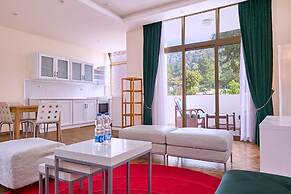 Garden Hills Hotel