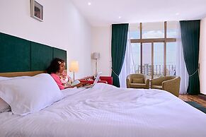 Garden Hills Hotel