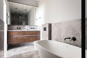 Redcliffe Square XII by Onefinestay