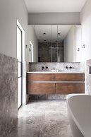 Redcliffe Square XII by Onefinestay