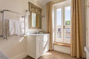 Brunswick Gardens II by Onefinestay