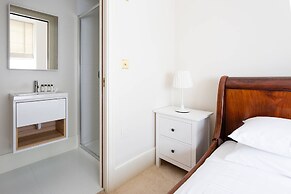 Brunswick Gardens II by Onefinestay