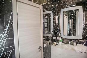 Central Luxury Apartment