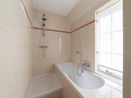 6-person House With a Beautiful Garden