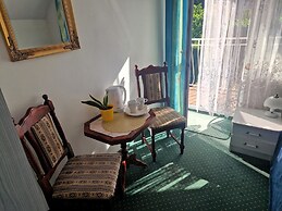 Comfortable Double Room by the Promenade