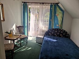 Comfortable Double Room by the Promenade