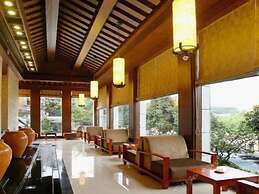 Huabei Hotel on West Lake