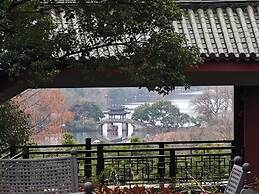 Huabei Hotel on West Lake