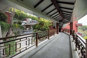 Huabei Hotel on West Lake