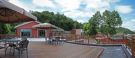 Huabei Hotel on West Lake