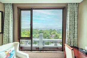Huabei Hotel on West Lake