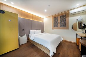 Heo & Jang Hanok Hotel