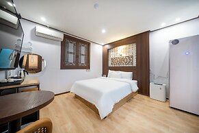 Heo & Jang Hanok Hotel