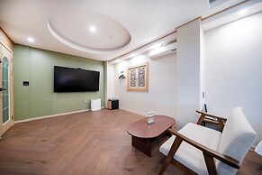 Heo & Jang Hanok Hotel
