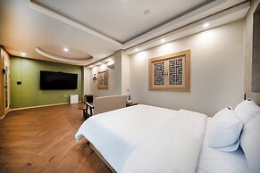 Heo & Jang Hanok Hotel