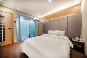 Heo & Jang Hanok Hotel