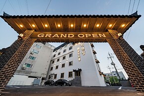 Heo & Jang Hanok Hotel