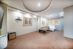 Heo & Jang Hanok Hotel