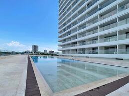 w Remarkable 1BR w Ocean View in Crespo