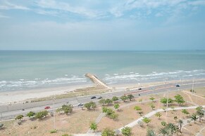 w Remarkable 1BR w Ocean View in Crespo