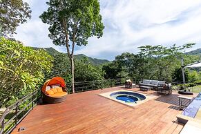 w Glowing 4BR Villa w Pool at Mesa de Yeguas